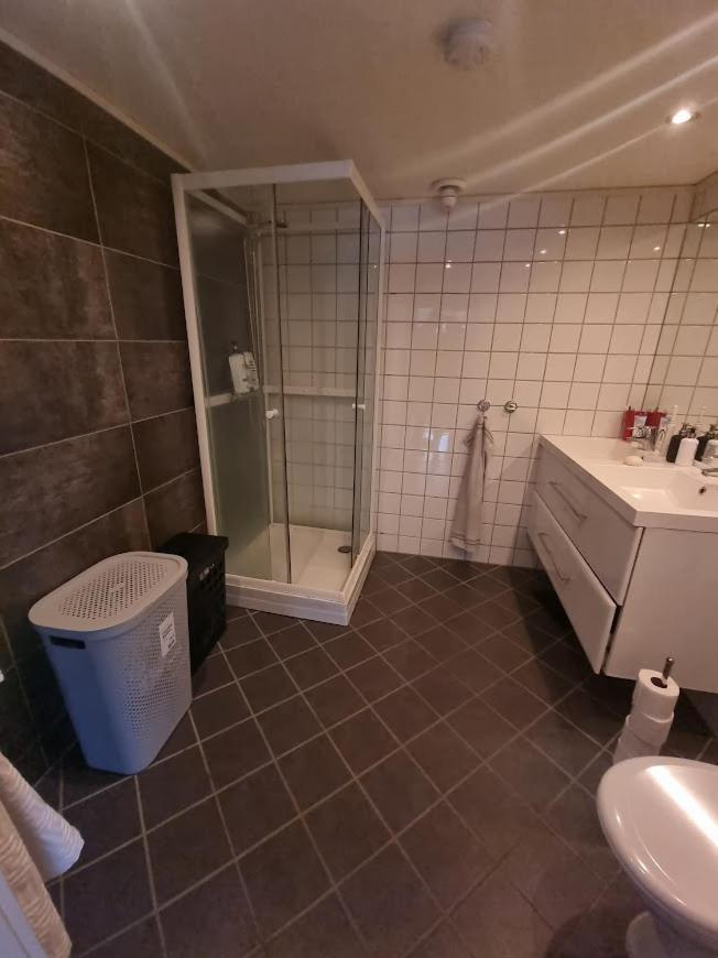Private Guest Room In Cozy Apartment Тронхейм Екстериор снимка